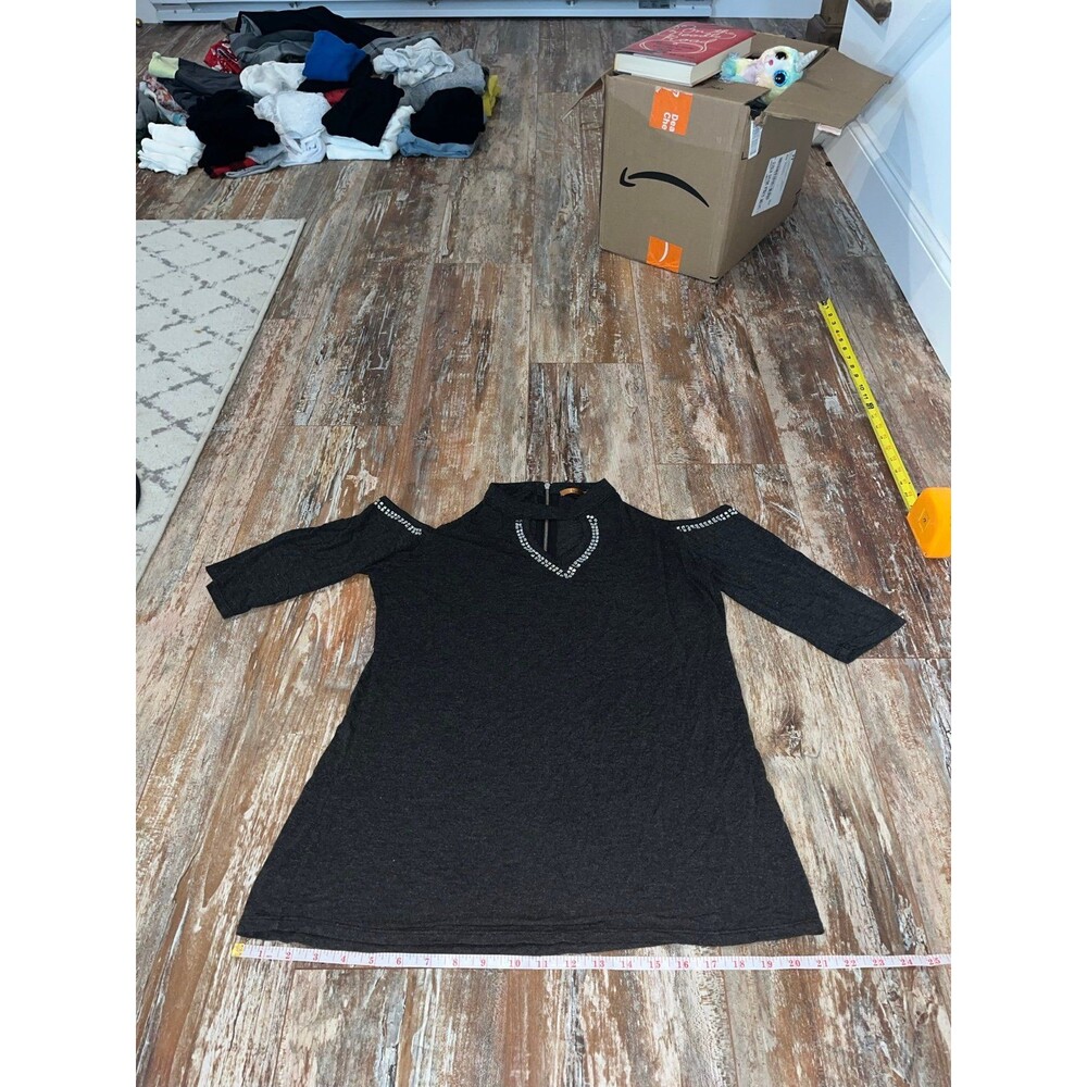 Women’s black cold-shoulder blouse rhinestone-studded v-neckline size large